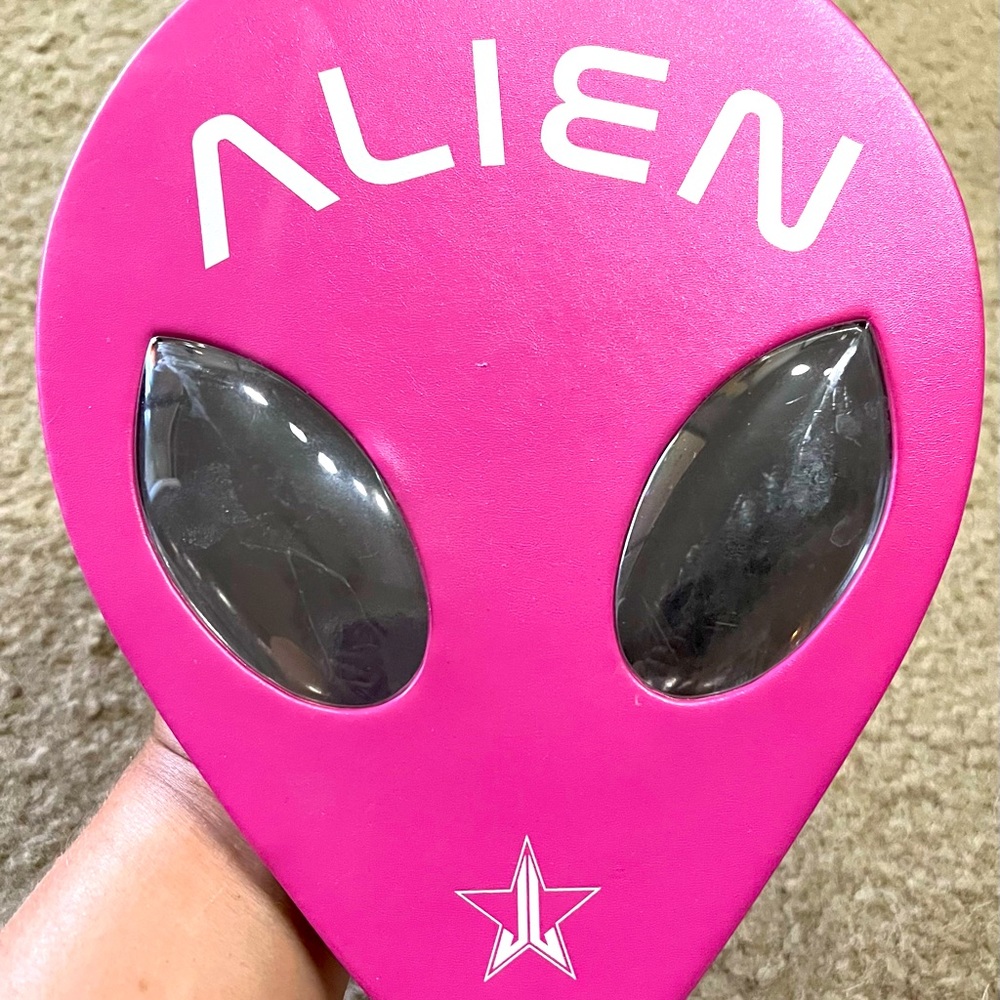 Jeffree Star Alien eyeshadow palette